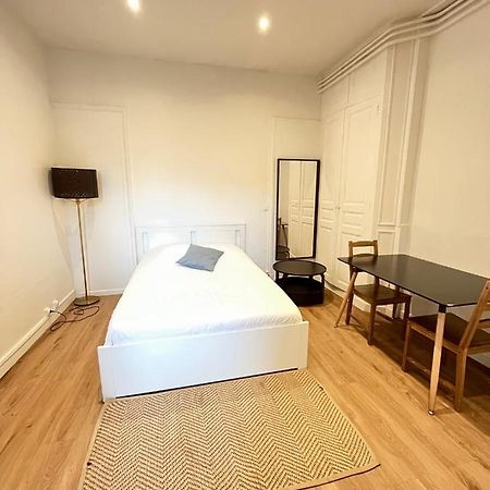 Appartement Le Jardinet, face à la Cathédrale, baignoire - RDC à Reims Extérieur photo